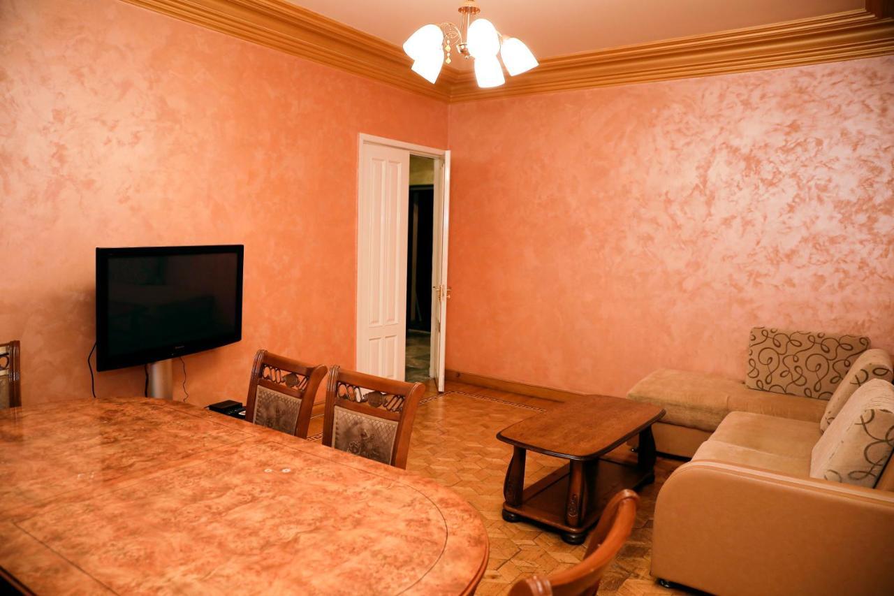 Big 3 Room Apartment On Republic Square Єреван Екстер'єр фото